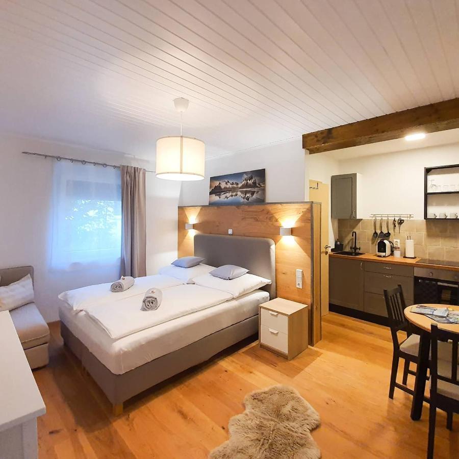 Tiny Kozma Apartment โบเดนสดอร์ฟ ภายนอก รูปภาพ