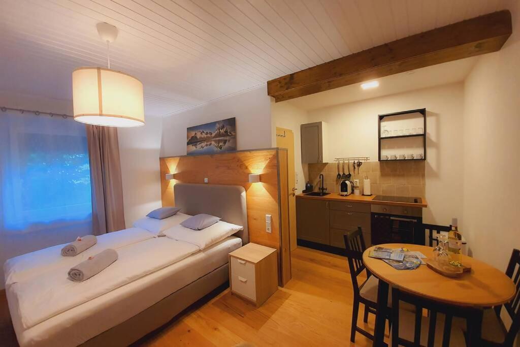 Tiny Kozma Apartment โบเดนสดอร์ฟ ภายนอก รูปภาพ